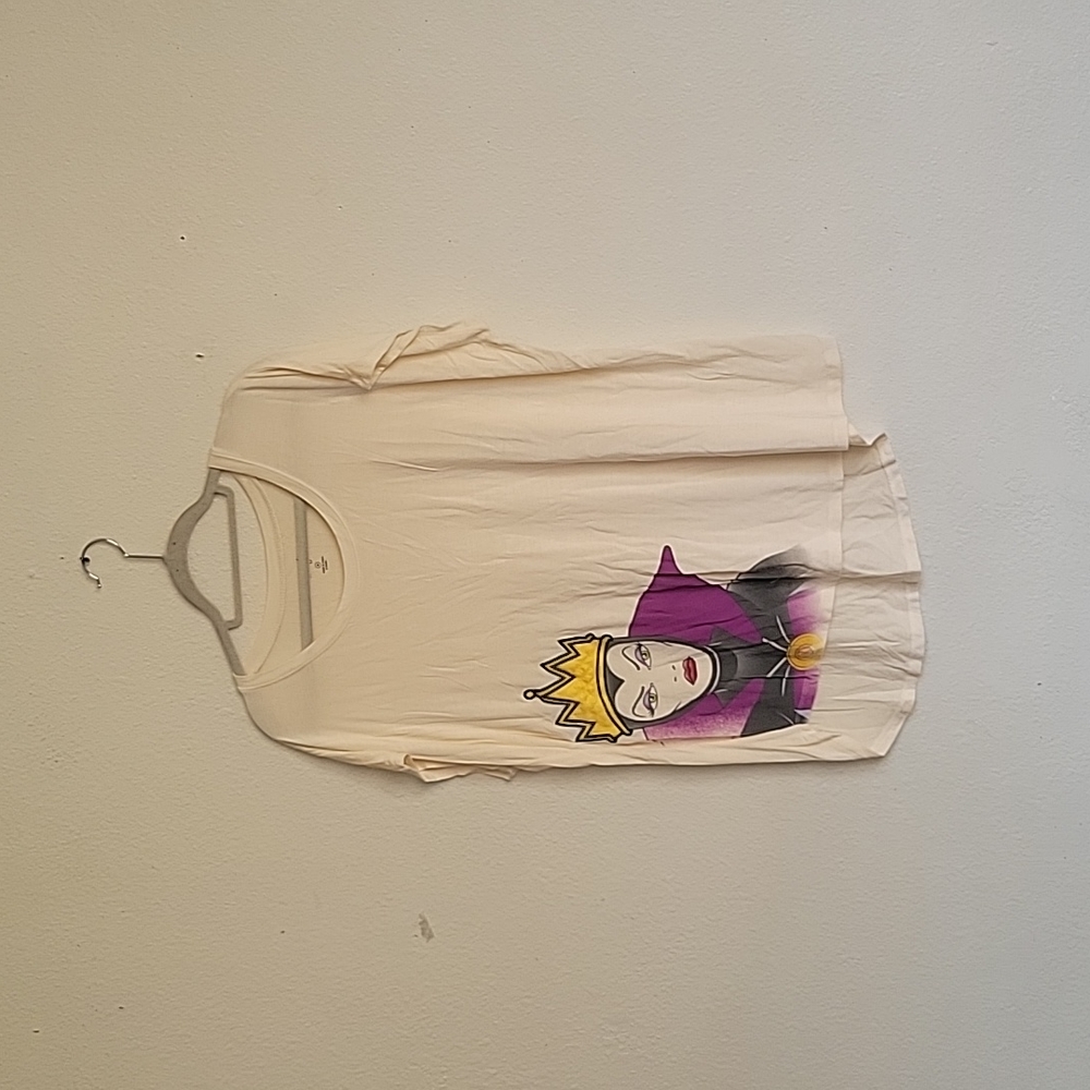 Boutique tees short sleeves size Medium color beige purple yellow